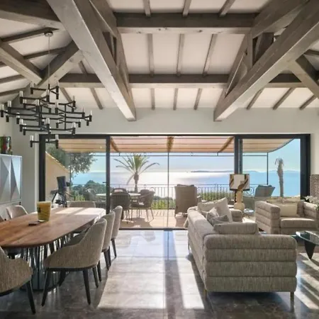 Art Les Trois Iles Villa