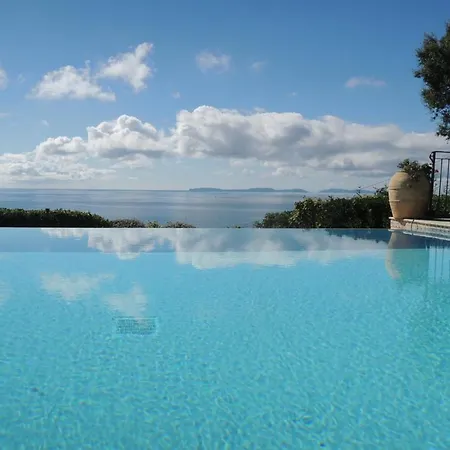 Art Les Trois Iles Villa La Croix-Valmer