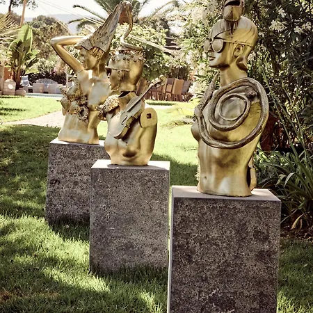 Les Trois Iles Luxury With Exceptional Sea Views Near Saint-tropez Ла Круа-Вальме