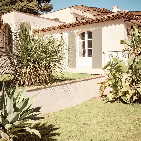 Les Trois Iles Luxury With Exceptional Sea Views Near Saint-tropez Ла Круа-Вальме
