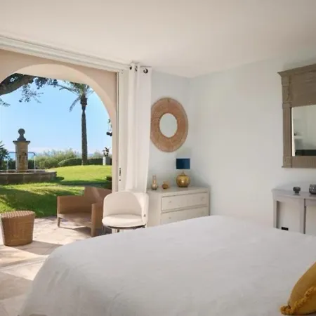 Вилла Les Trois Iles Luxury With Exceptional Sea Views Near Saint-tropez Ла Круа-Вальме
