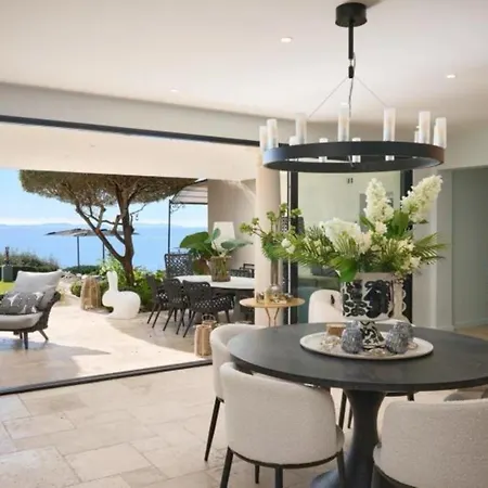Les Trois Iles Luxury With Exceptional Sea Views Near Saint-tropez Ла Круа-Вальме